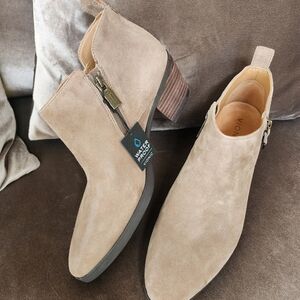 Vionic Cecily Women's Ankle Heeled Boot Stone 9-Medium